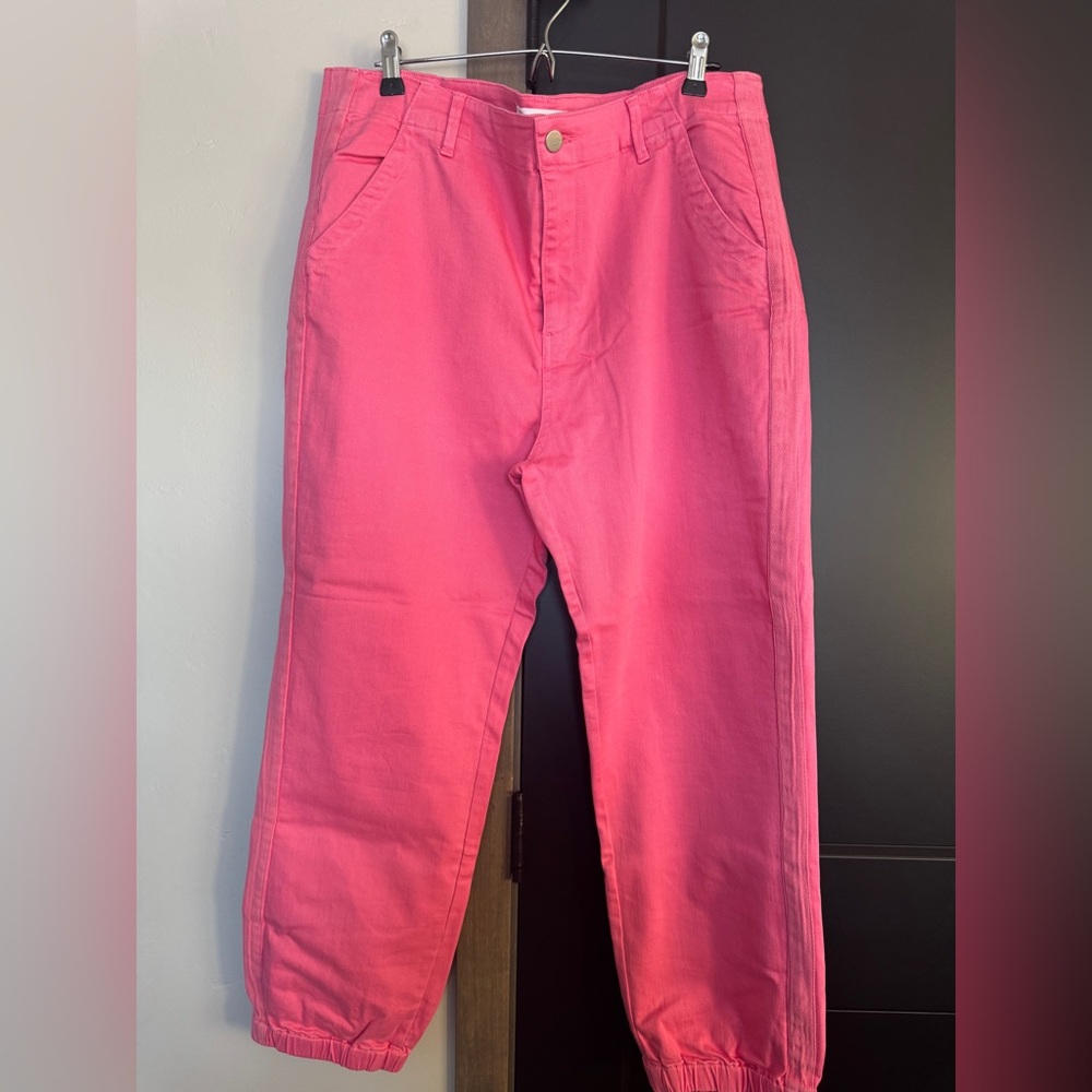 NWOT Risen jogger style jeans in a bubblegum pink color.  Never worn, size 1XL